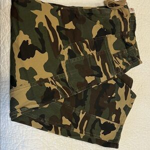 Camouflage Cargo Barrel legged Jeans